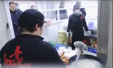 如意餛飩無錫聯東優谷店煮好了餛飩，慰問華莊高速路口執勤的人員