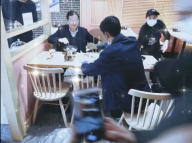 宣城市委書記來到宣城萬達如意餛飩店就餐，為餐飲業恢復堂食宣導