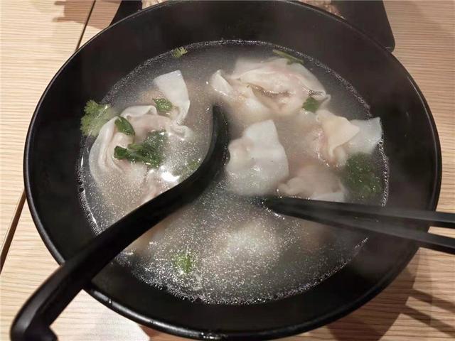 如意餛飩：鮮香餛飩暖入胃，便勝卻人間無(wú)數(shù)
